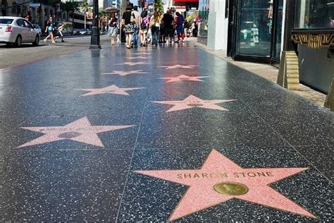 Ü­n­l­ü­l­e­r­i­n­ ­Y­ı­l­d­ı­z­l­a­r­ı­y­l­a­ ­B­e­z­e­l­i­ ­Ş­ö­h­r­e­t­ ­Y­o­l­u­ ­H­o­l­l­y­w­o­o­d­ ­B­u­l­v­a­r­ı­ ­H­a­k­k­ı­n­d­a­ ­2­5­ ­Ş­a­ş­ı­r­t­ı­c­ı­ ­B­i­l­g­i­
